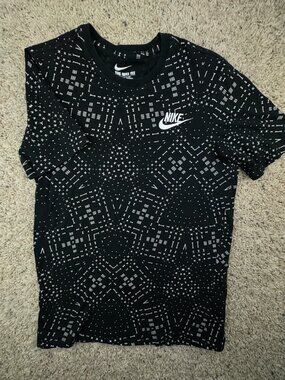 Nike T-shirt Mens Size Small Black Athletic Cut Just Do It Geometric Print Cool